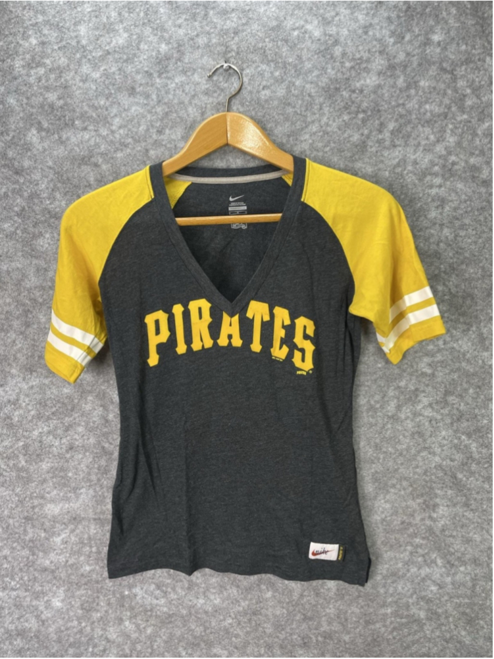 Pittsburgh Pirates Shirt Womens Medium Gray MLB Baseball Nike V Neck Raglan Tee - Picture 1 of 8